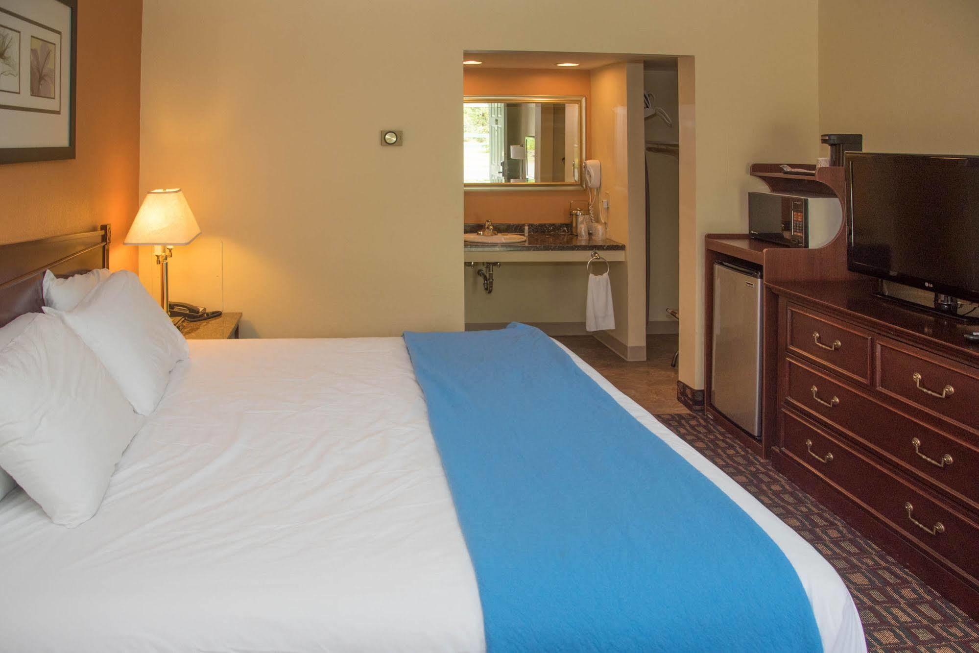 Colonnade Inn Lyndonville Eksteriør bilde